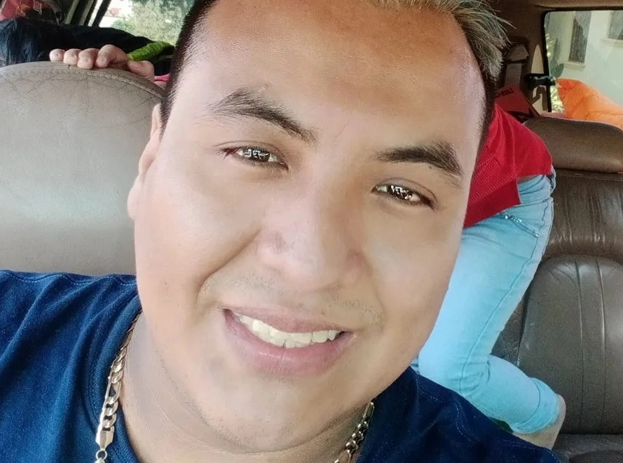 Ax Noticias lamentó en su página de facebook “el terrible suceso que aconteció esta tarde en la localidad del Castillo donde perdió la vida nuestro amigo locutor y reportero de este medio y de Es Amor 104.5 HD. Foto tomada de https://www.facebook.com/pedropablo.kumulamaya / Archivo