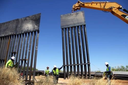 Muro fronterizo entre México y EU en imagen de archivo. Foto Afp