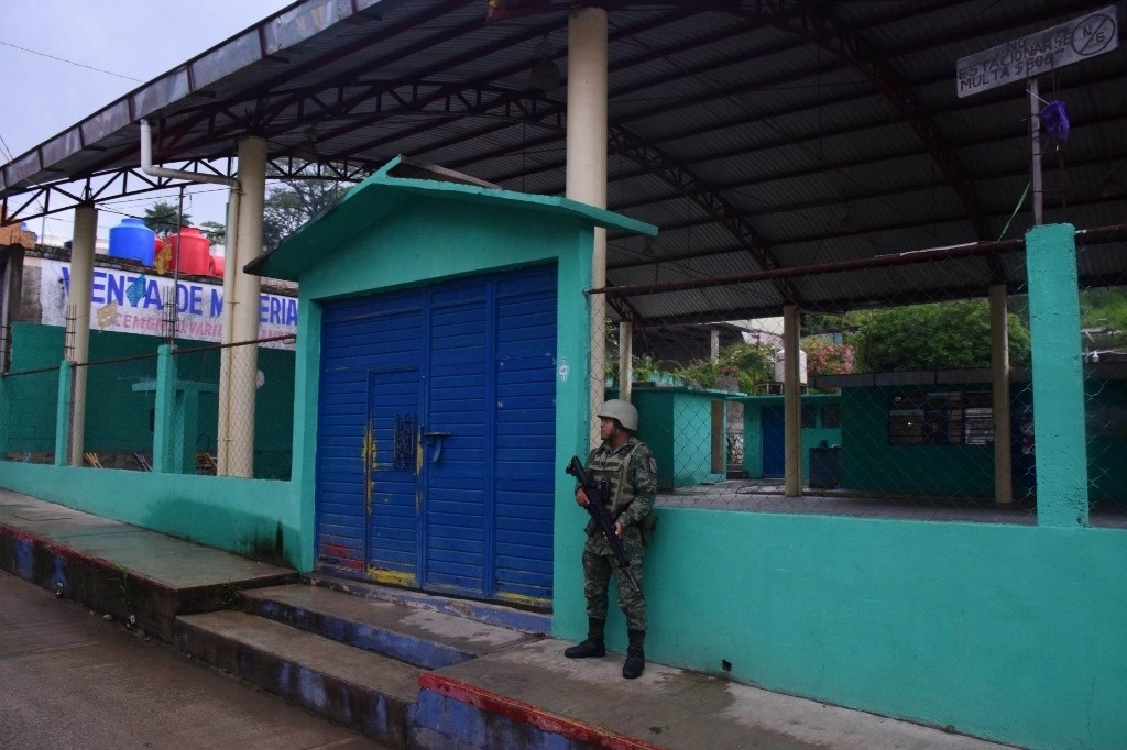 Un elemento del Ejército Mexicano realiza actividades de vigilancia en el municipio de Pantelhó, Chiapas, el 5 de junio de 2023. Foto Cuartoscuro
