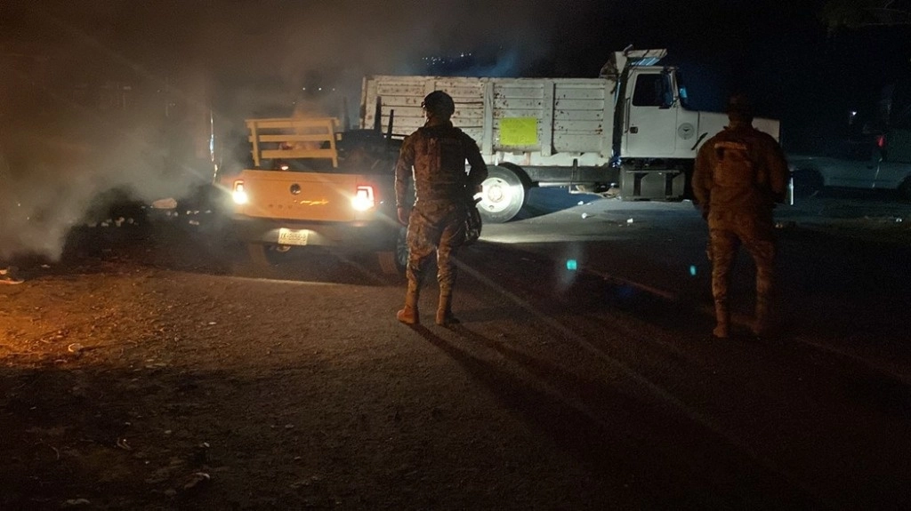 Fuerzas federales acordonaron el inmueble de la Avenida La Presa, en Acultzingo, Veracruz, donde asesinaron a siete personas. Foto Proporcionada por la SSP de Veracruz
