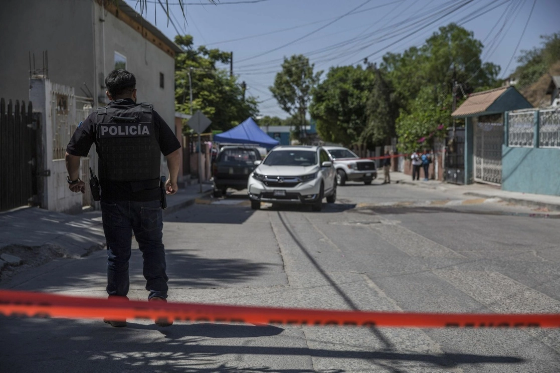 Testigos señalaron que los agresores huyeron en una camioneta luego de la balacera en la que dieron muerte a Héctor José Soto, ‘El Karateca’. Foto Cuartoscuro