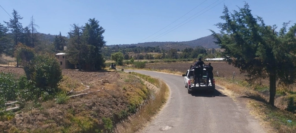 Elementos de la Sedena, GN y de la FGE, desplegaron un operativo para localizar al agresor de Javier Miranda González, tesorero de Senguio, Michoacán. Foto Tomada de X @SSeguridad_Mich
