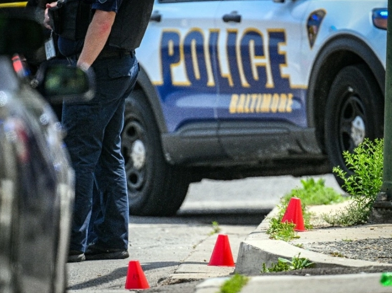 El tiroteo ocurrió en una oficina estatal de licencias de conducir en las afueras del sur de Louisville. Foto Ap