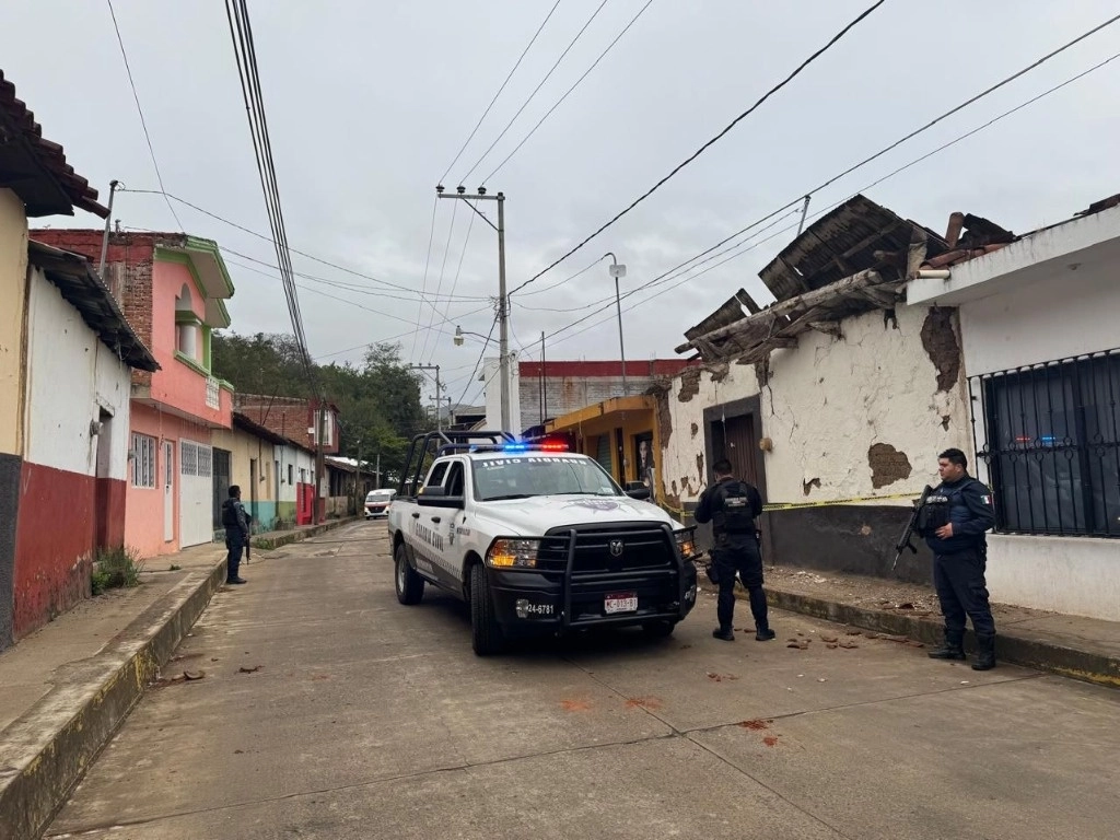 Dos personas fueron asesinadas en las cercanías del bar Las Cercas, en la colonia Chapultepec Sur, en Morelia, Michoacán. Foto Tomada de X @SSeguridad_Mich