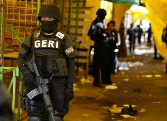 En imagen de archivo, un integrante del Grupo Especial de Reacción e Intervención (GERI) durante un operativo en Tepito.