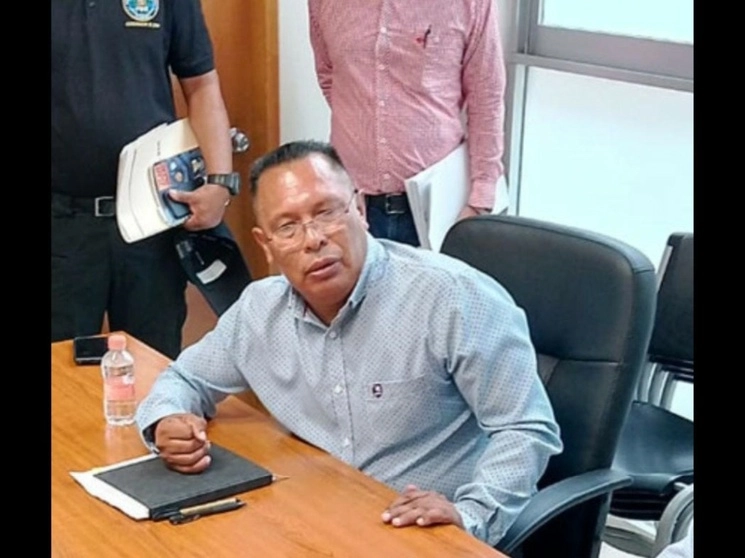 Víctor Manuel Salas Cuadras, fiscal regional en la Tierra Caliente de Guerrero, fue ultimado a tiros la noche del sábado y su cuerpo fue localizado en la carretera Coyuca-Zirándaro. Foto 'La Jornada'



