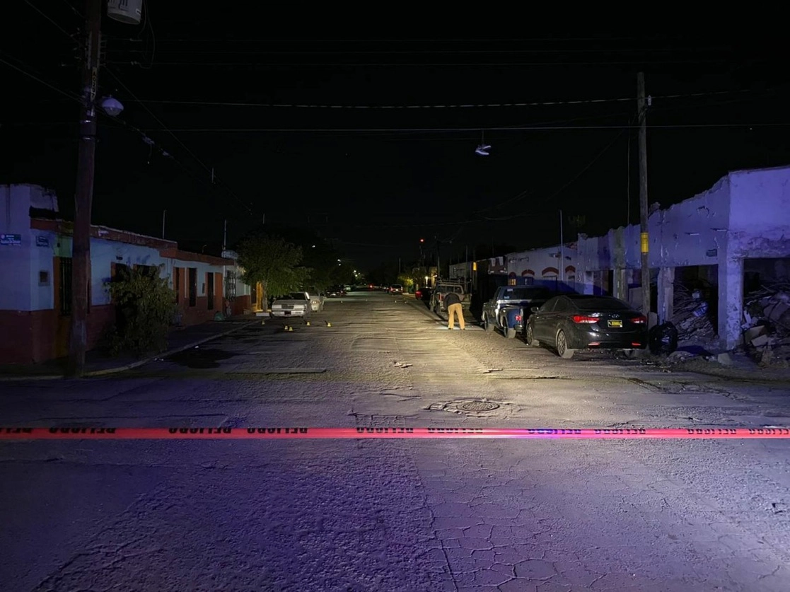 La noche del jueves, alrededor de las 22:00 horas, tiempo local, fue asesinado el periodista y conductor del noticiero principal de TeleDiario, de grupo multimedios, Arturo Alba Medina, informó la Fiscalía General del Estado. Foto Cuartoscuro