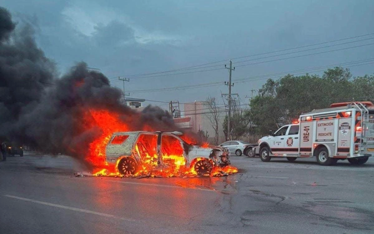 Ernesto Vázquez Reyna, delegado de la Fiscalía General de la República (FGR) en Tamaulipas, murió la tarde de este lunes en un ataque directo al incendiar su camioneta sobre la avenida Hidalgo, frente al hotel Engrei, alrededor de las 18:00 horas.
