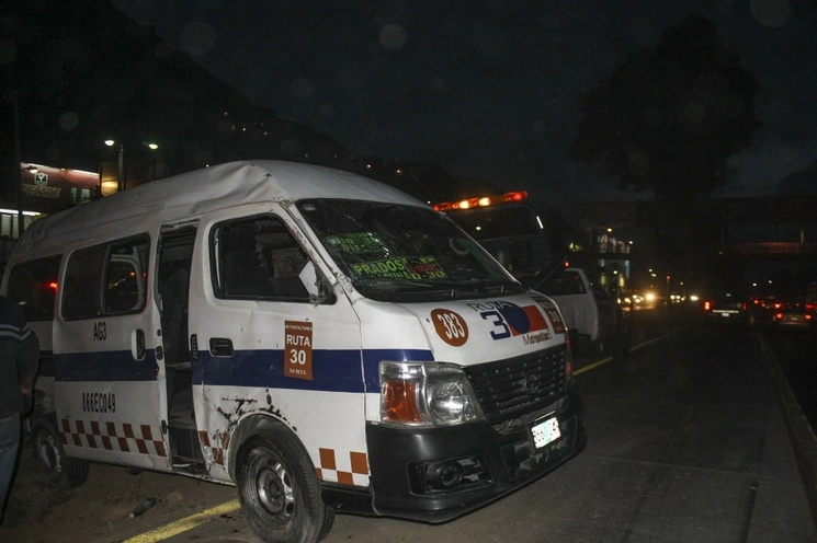 La ruta 36 de transporte público es la más poderosa de la zona suroriente del estado de México. Foto Cuartoscuro / Archivo