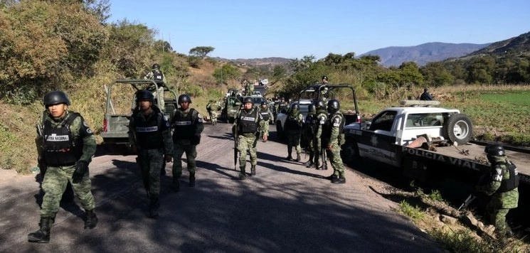 Elementos de las Fuerzas Armadas durante un operativo de vigilancia en Colima. Foto La Jornada/ Archivo

