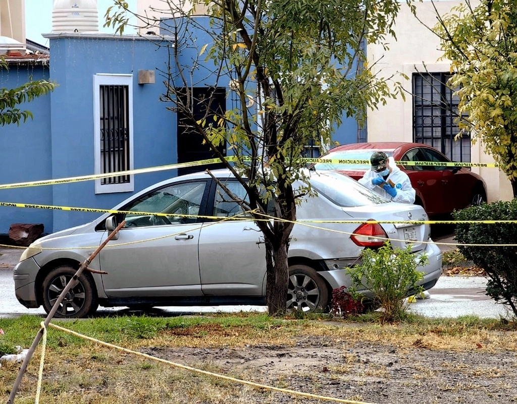 Pablo Arteaga Córdova, jefe de custodios del Cereso de Cieneguillas, fue asesinado cuando abordó su automóvil, en la calle Ánfora de Guadalupe, Zacatecas. Foto Alfredo Valadez Rodríguez
 
