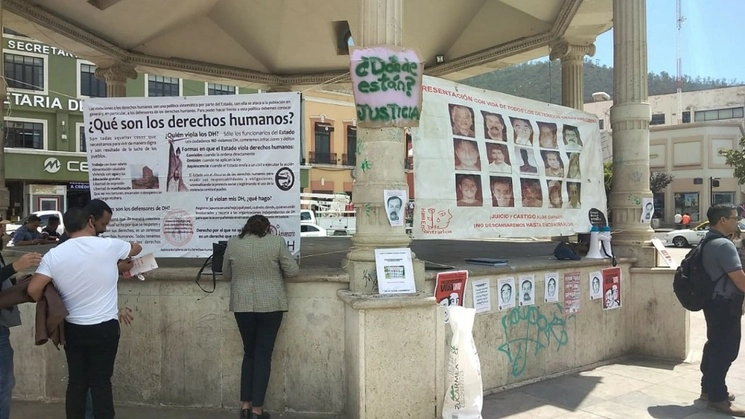 En la Plaza Independencia de Pachuca, Hidalgo, se realizó una protesta con motivo del Día Internacional de las Víctimas de Desaparición Forzada, el 30 de agosto de 2023. Foto Ricardo Montoya  