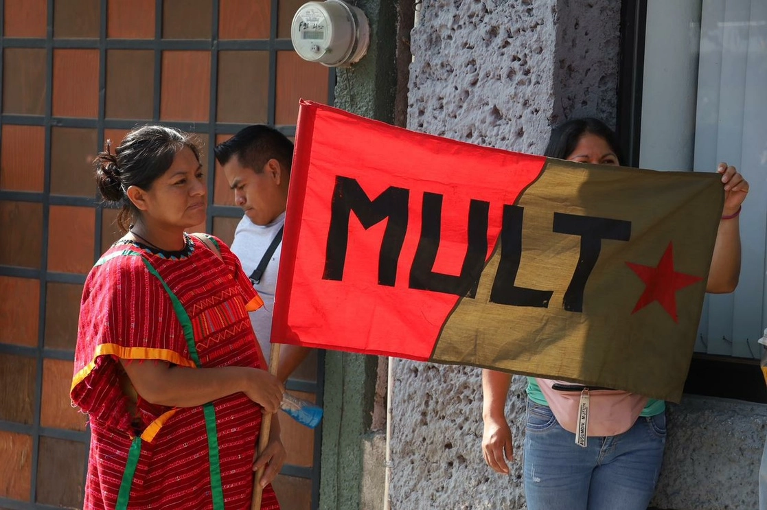 Integrantes del Mult, durante una protesta el 12 de abril en las instalaciones de la Secretaría de Seguridad Pública de Oaxaca. Foto Jorge A. Pérez Alfonso