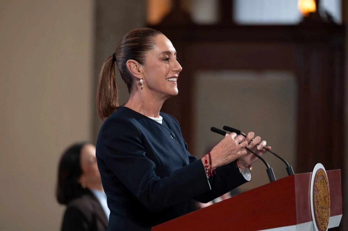 La presidenta Claudia Sheinbaum informó que instruyó a las secretarías de Relaciones Exteriores y de Seguridad que hagan saber al asesor de la Casa Blanca que hay un muy buen trabajo para abatir la inseguridad en la Ciudad de México. Foto 
