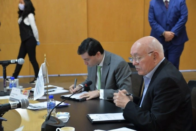 El Auditor Superior de la Federación de México, David Colmenares (der) en imagen de archivo. Foto tomada de la cuenta de Twitter @ASF_Mexico