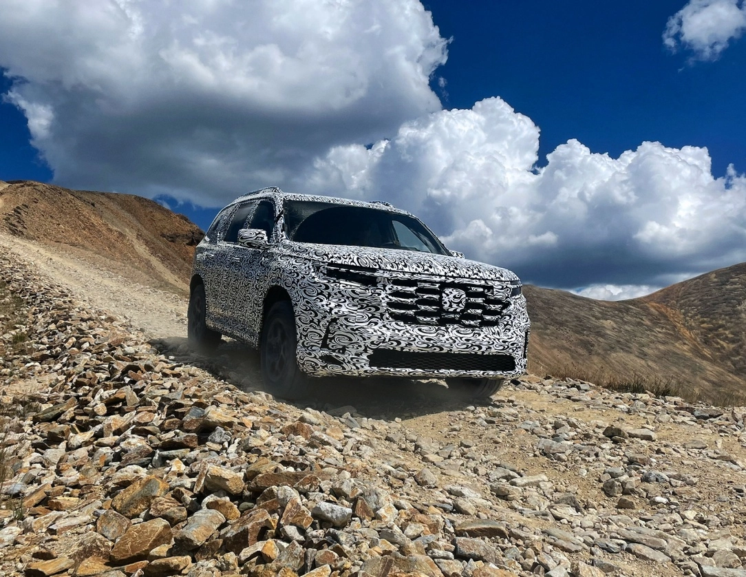 Se deja ver un adelanto de la nueva Honda Pilot 2023, mientras aún se encuentra en etapa de preparación de producto. Foto cortesía Honda