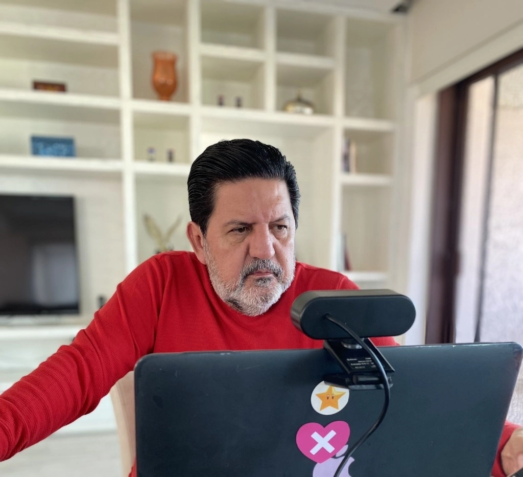 Bravo Abarca, reconoció que el finado candidato había informado de ciertas amenazas “de hecho con todo y las medidas cautelares, ante amenazas que había recibido, aun así le quitaron la vida; habría que preguntarles a quienes se encargas de estos operativos de medidas cautelares, qué fue lo que pasó”. Foto @AleBravoAb 