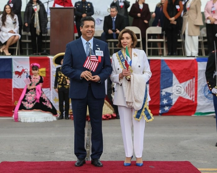 Francisco García Cabeza de Vaca y Nancy Pelosi durante la ceremonia este sábado en Tamaulipas. Fotos La Jornada 