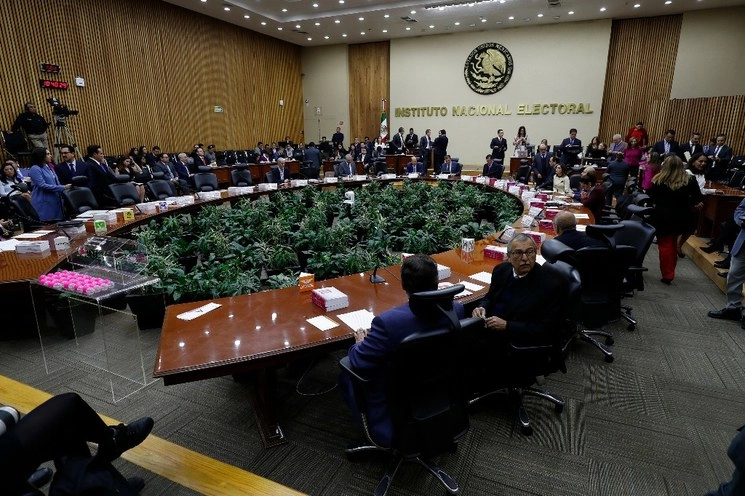 Sala de Sesiones del Consejo General del INE en imagen de archivo. Foto Cristina Rodríguez