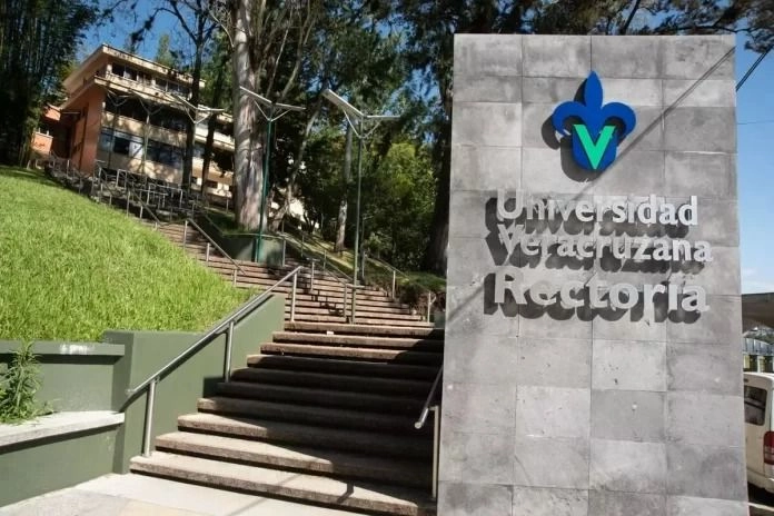 En una carta abierta acusaron que el actual rector, Martín Aguilar Sánchez, ha solicitado una prórroga a su mandato por cuatro años adicionales, lo cual contraviene el  marco normativo interno de la máxima casa de estudios del estado de Veracruz.

