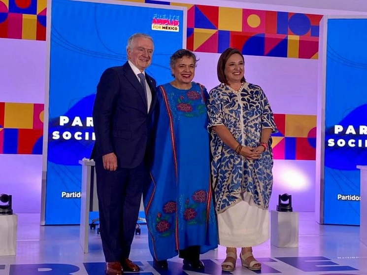 En el segundo foro regional de los aspirantes a la candidatura presidencial del Frente Amplio por México, la priísta Beatriz Paredes y los panistas Xóchitl Gálvez y Santiago Creel coincidieron en ofrecer garantías a la iniciativa privada. Imagen tomada de @BeatrizParedes