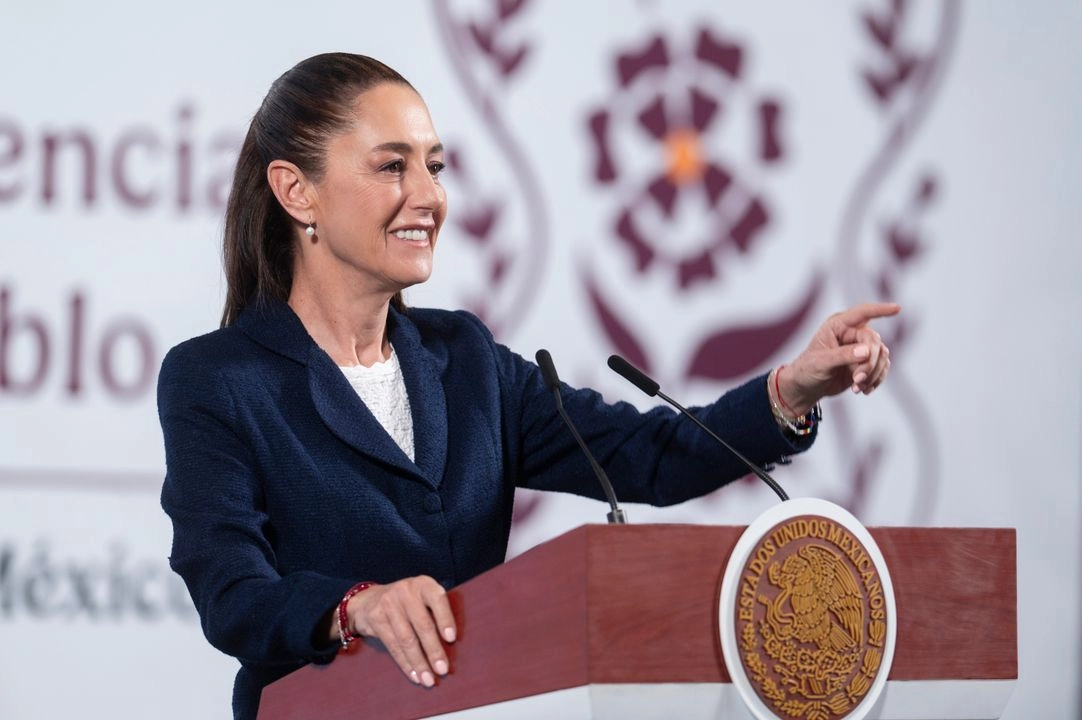 La presidenta Claudia Sheinbaum Pardo destacó, en la conferencia de prensa de ayer en Palacio Nacional, la presencia de los contingentes populares en el evento del domingo pasado en el Zócalo. Foto 