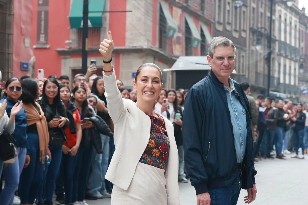 La presidenta Claudia Sheinbaum emitió su voto en la jornada electoral del Poder Judicial acompañada de su esposo, Jesús María Tarriba.