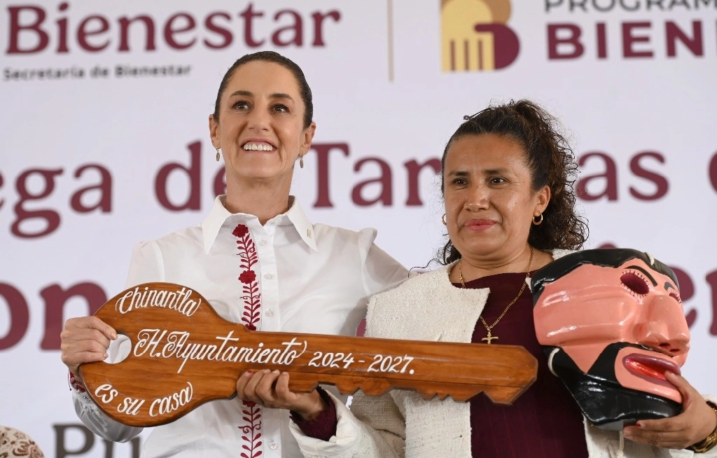 Más allá de las declaraciones (ayer, en una gira por Guerrero y Puebla, la presidenta Sheinbaum reiteró que México no es colonia de nadie, no es protectorado de nadie), a partir de hoy el aparato administrativo y político de la llamada Cuarta Transformación tendrá su mayor prueba de fuego.Foto Presidencia