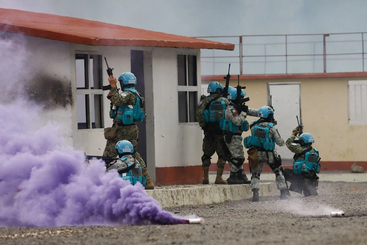 FUERZAS ESPECIALES DEL EJÉRCITO CELEBRAN 39 AÑOS. A 39 años de su creación, el Cuerpo de Fuerzas Especiales del Ejército Mexicano está integrado por 4 mil hombres capacitados para llevar a cabo misiones con alto grado de efectividad, en cualquier tipo de terreno y ambientes complejos y adversos para combatir, desarticular o prevenir, entre otras cosas, actos de terrorismo, narcotráfico y rescate de personas.