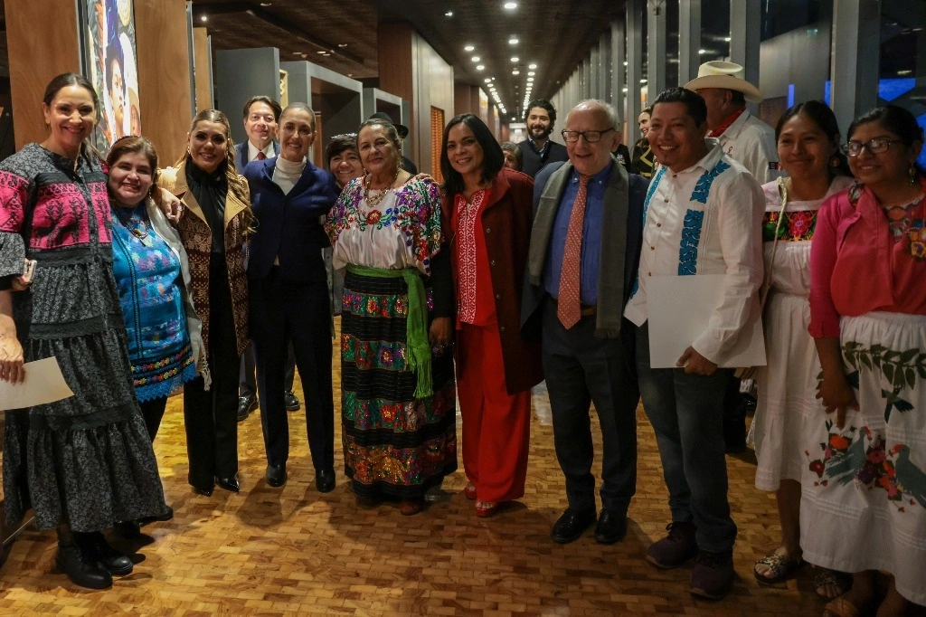 Reconocimiento a las comunidades originarias. La mandataria Claudia Sheinbaum encabezó la reapertura del segundo piso del Museo Nacional de Antropología y expresó que el objetivo de este espacio es reconocer a los pueblos originarios y a las comunidades afromexicanas. Foto Presidencia