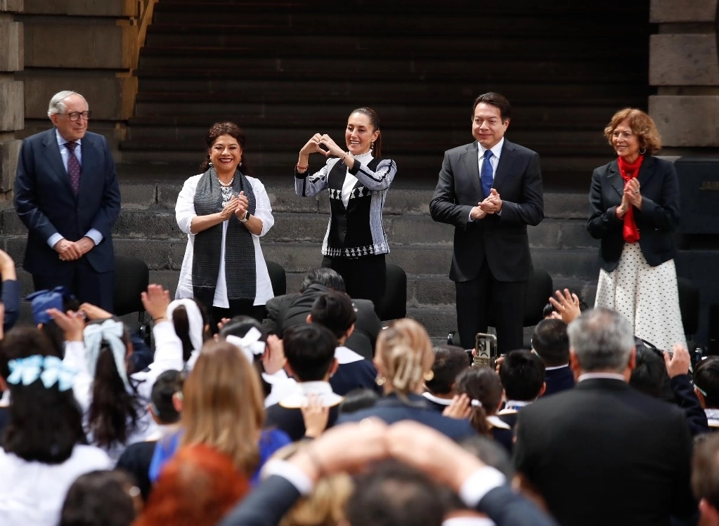 Lanzan en la SEP Vive saludable, Vive Feliz. La presidenta Claudia Sheinbaum encabezó ayer el lanzamiento de la estrategia nacional que dará atención a 12 millones de niños de primarias públicas. Foto Cristina Rodríguez
