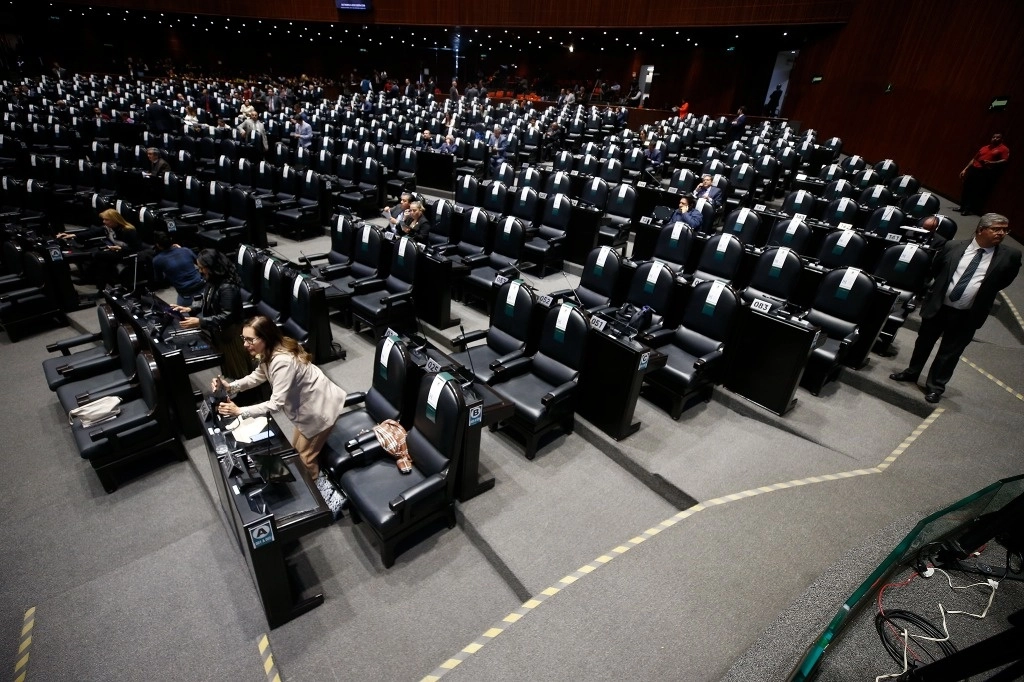 Diputados darán seguimiento a comicios. La Cámara de Diputados discutió y aprobó ayer por consenso 12 dictámenes, entre ellos un mecanismo de seguimiento al desarrollo del proceso electoral. Foto José Antonio López 