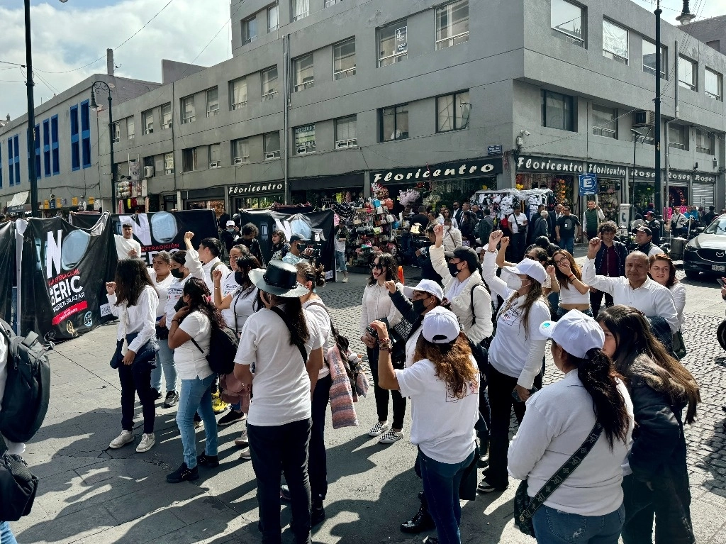 Escala protesta de la universidad de la salud. Estudiantes que están en paro desde el pasado día 5 bloquearon ayer el cruce de Pino Suárez e Izazaga, en el Centro Histórico de la CDMX, para exigir el cese de la directora del plantel y contratación de más maestros. Foto Roberto García Ortiz 