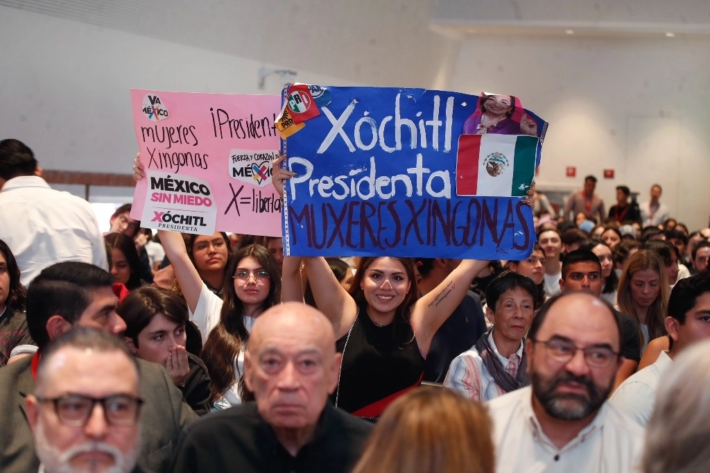 Gálvez en la Ibero. La aspirante presidencial acudió a esa casa de estudios, donde recibió críticas porque su partido, el PAN, no apoya la causa de la comunidad LGBT+. Foto Cristina Rodríguez 