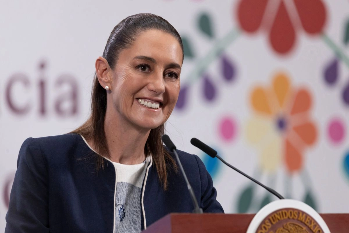 La presidenta Claudia Sheinbaum anunció que su gobierno denunciará por difamación a Jeffrey Lichtman, abogado de Ovidio Guzmán López, el ex líder del cártel de Sinaloa que se declaró culpable de narcotráfico en un tribunal de Chicago. El representante legal dijo que la mandataria mexicana actúa más de brazo de relaciones públicas del capo Ismael El Mayo Zambada que de jefa de Estado. Foto
