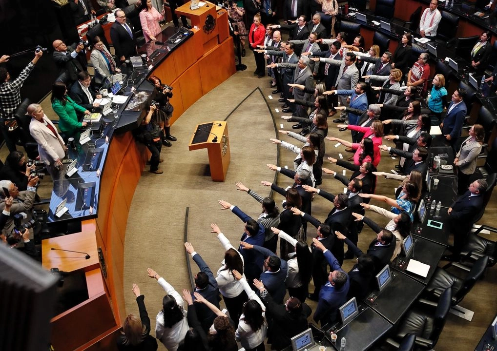 Magistrados electorales estatales. El Senado de la República avaló ayer, con 86 votos a favor, 34 en contra y una abstención, la lista de magistrados electorales de 30 estados, quienes rindieron protesta durante la misma sesión ante el cuerpo legislativo. Foto 