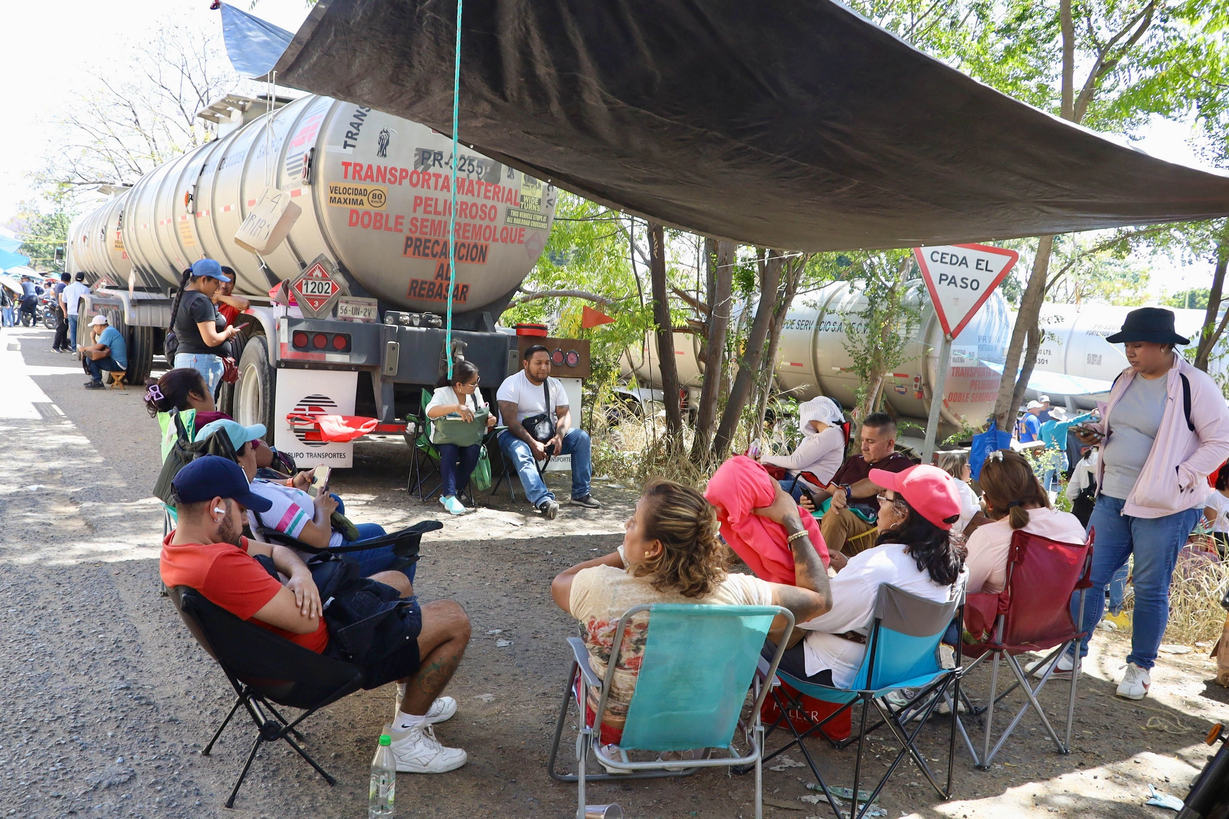 Rechazan reforma a la ley del Issste. Integrantes de la sección 22 de la CNTE iniciaron ayer un paro de 48 horas y bloqueos viales en Oaxaca en repudio a la reforma de la Ley del Issste. Foto 