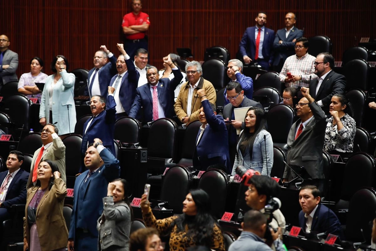 Legisladores de Morena solicitaron ayer en la Cámara de Diputados guardar un minuto de silencio por los dos años de guerra en Gaza, pero el PAN confrontó la propuesta al pedir que se realizara el mismo homenaje, pero para las víctimas de Hamas en Israel. Los dos actos se realizaron de forma separada. Foto 