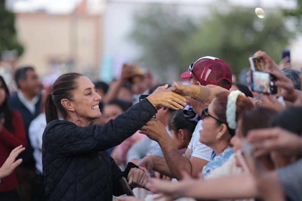  La candidata presidencial de Sigamos Haciendo Historia, Claudia Sheinbaum, llega al debate con una propuesta de gobierno muy sólida y consistente, por lo que después del domingo se proyectará un resultado irreversible hacia la elección del 2 de junio, expresó Alfonso Ramírez Cuéllar, de la coordinación de la campaña con los sectores sociales y productivos. Foto 'La Jornada'