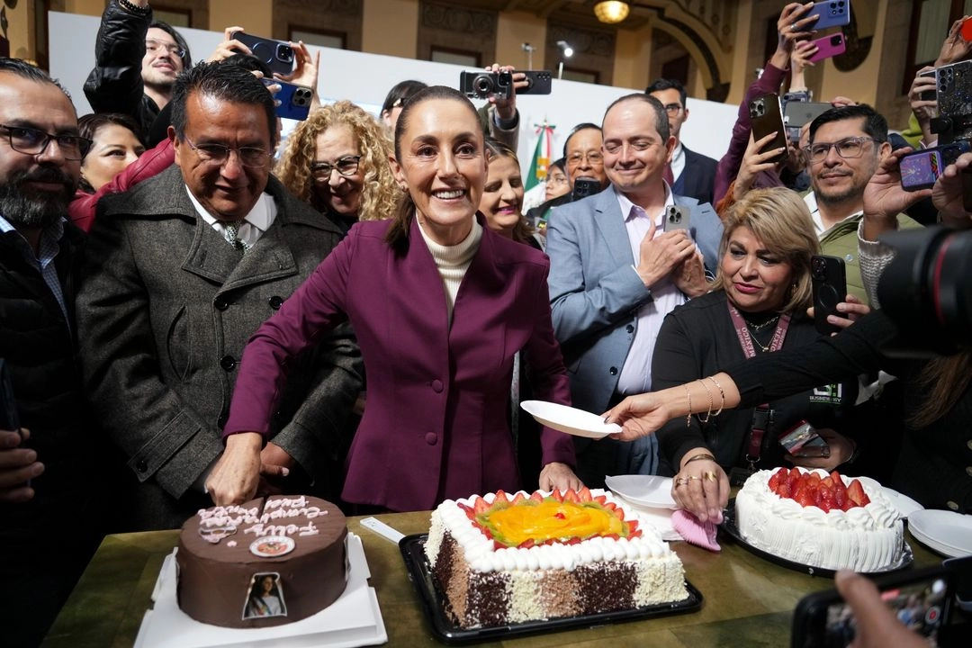 La Presidenta, quien ayer festejó su cumpleaños 63 durante su conferencia mañanera, anunció que impulsará una reforma electoral. Foto 