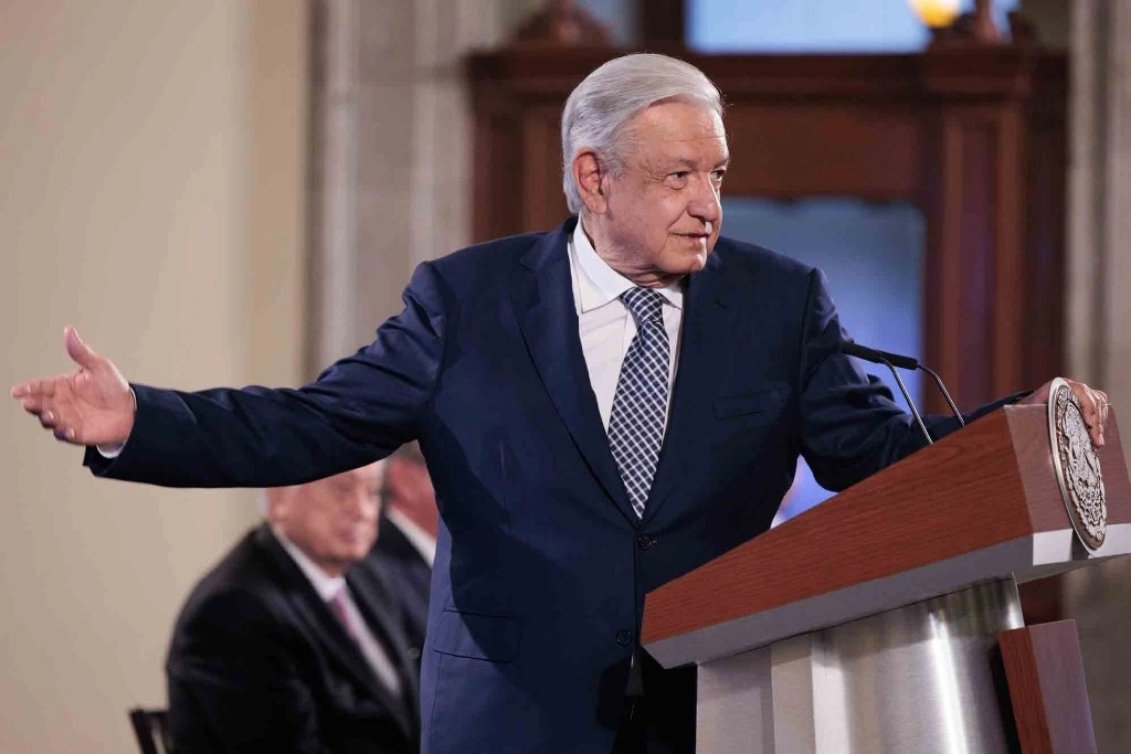 PRESENTA REPORTE SOBRE CASO AYOTZINAPA. El presidente Andrés Manuel López Obrador difundió ayer 109 cuartillas de los anexos del informe sobre la desaparición de los 43 estudiantes. Foto 'La Jornada'