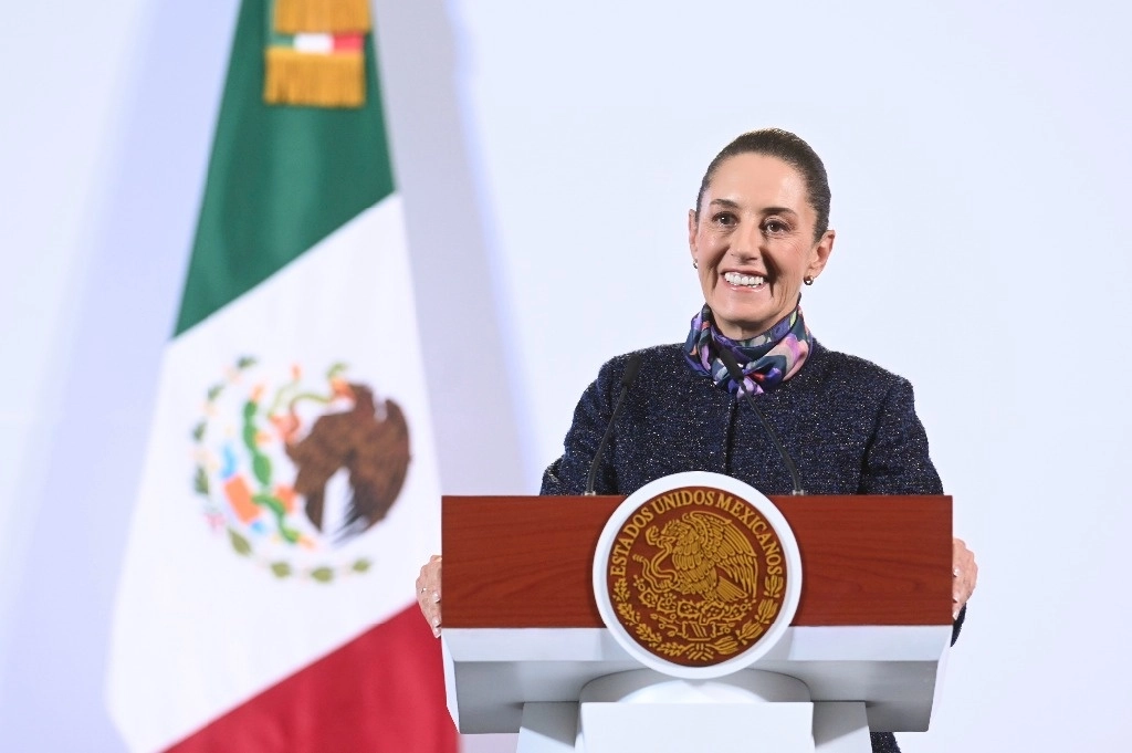 Trenes de pasajeros, insignia del sexenio. La presidenta Claudia Sheinbaum anunció ayer su proyecto de trenes de pasajeros, cuyos primeros cuatro tramos empezarán a construirse en el primer semestre de 2025, con una inversión de 157 mil millones de pesos. Foto Presidencia