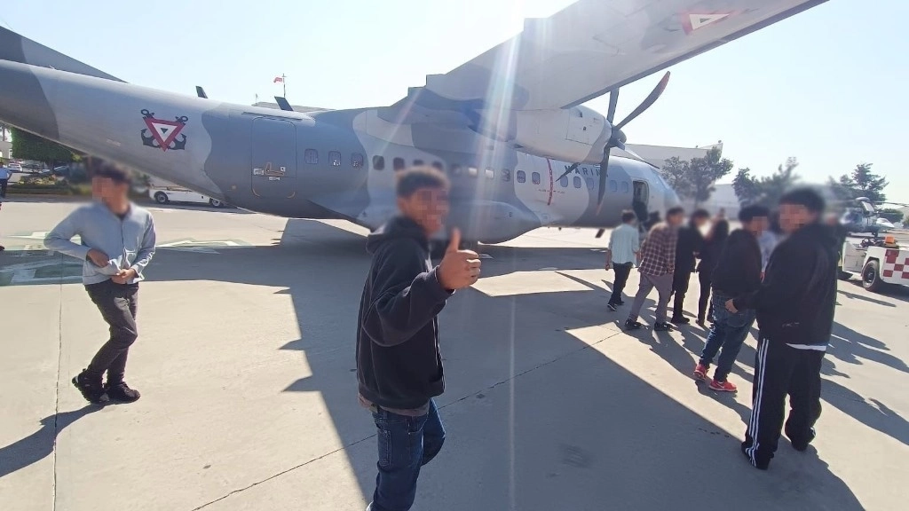 Deportan a 41 menores hondureños. El INM, en coordinación con la Marina, llevó a cabo ayer el retorno asistido de los menores no acompañados desde Monterrey, NL, a San Pedro Sula. Foto Cuartoscuro
