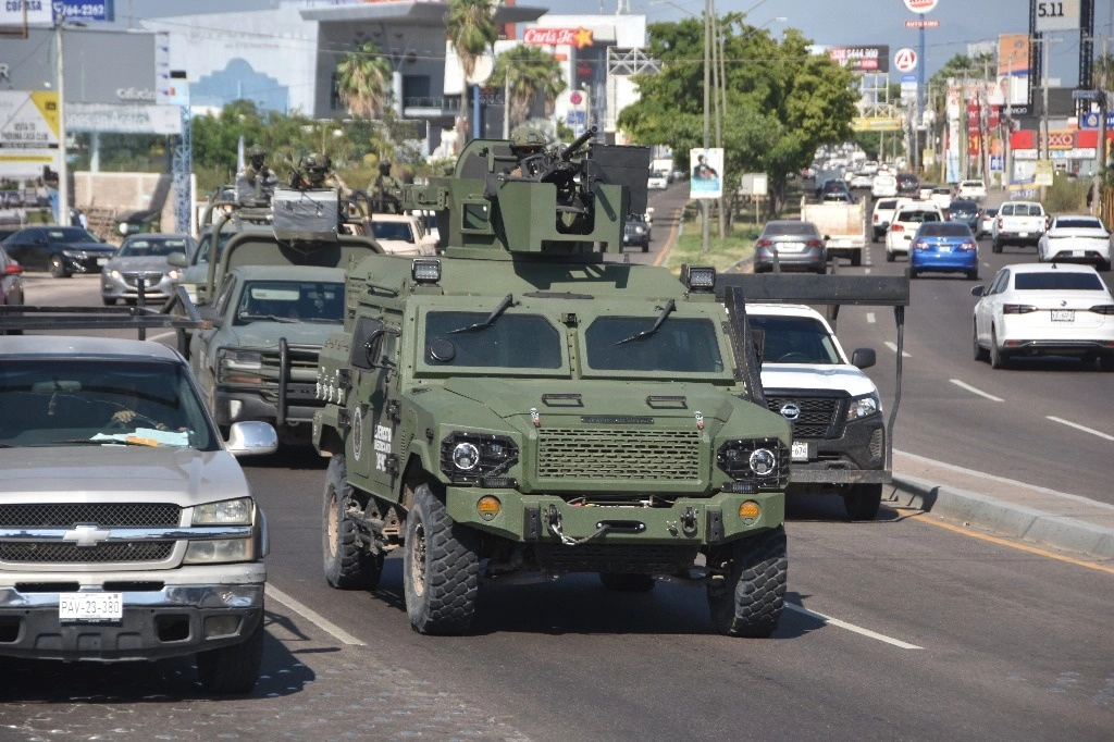 Fuerzas federales blindan Culiacán. Elementos de Ejército y Guardia Nacional patrullan las calles de Culiacán, Sinaloa, ante la continuidad de la violencia generada por bandas del crimen organizado. Foto Ap