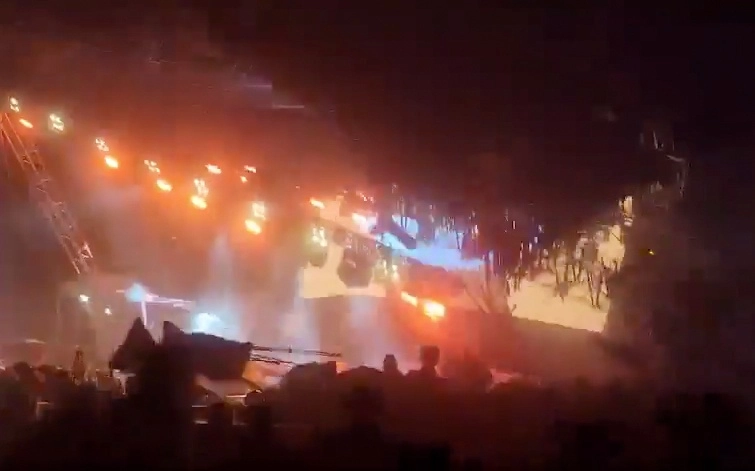 Trágico cierre de campaña emecista en NL. Ocho muertos y al menos 63 heridos dejó el desplome del escenario donde anoche el candidato presidencial de MC, Jorge Álvarez Máynez, acompañaba a la aspirante a la alcaldía de San Pedro Garza García, NL, en su cierre de campaña. Foto Imagen tomada de redes 