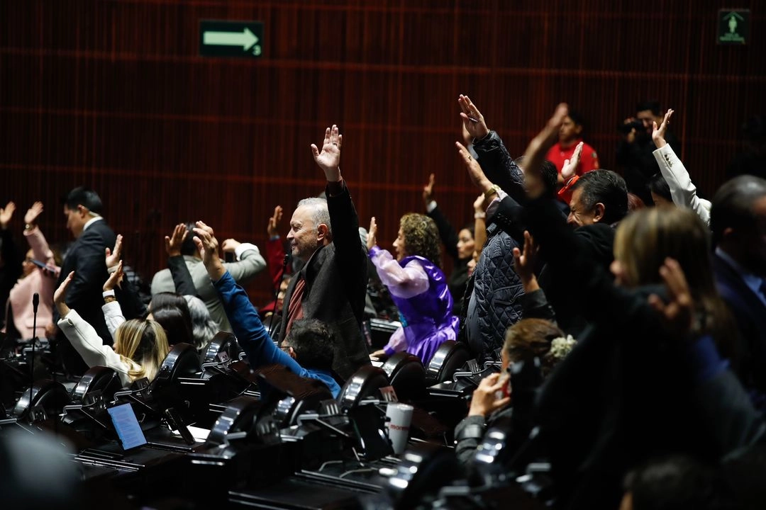 Aprobada ley del sistema de seguridad pública. Tras más de 10 horas de discusión, los diputados avalaron anoche la expedición de una nueva Ley General del Sistema Nacional de Seguridad Pública, que establece la obligatoriedad de la coordinación en materia de seguridad de los tres órdenes de gobierno y busca profesionalizar a las fuerzas policiacas de todo el país. Foto 