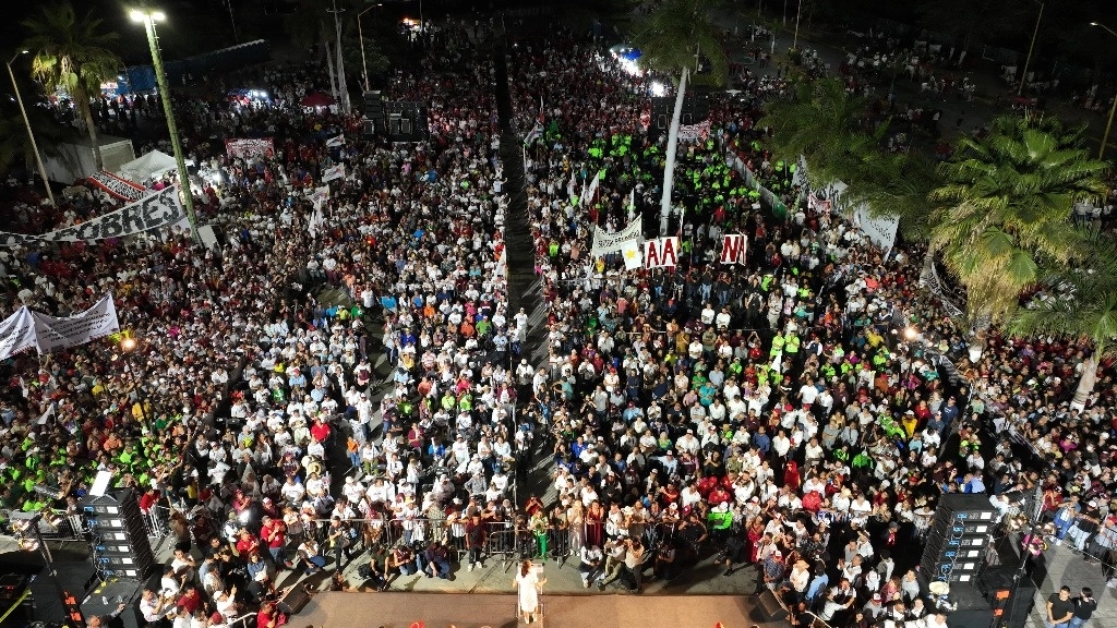 Sheinbaum en Lázaro Cárdenas, Michoacán. La candidata presidencial de la coalición Sigamos Haciendo Historia, Claudia Sheinbaum, cerró anoche sus actividades con un mitin en Lázaro Cárdenas. Foto ‘La Jornada’