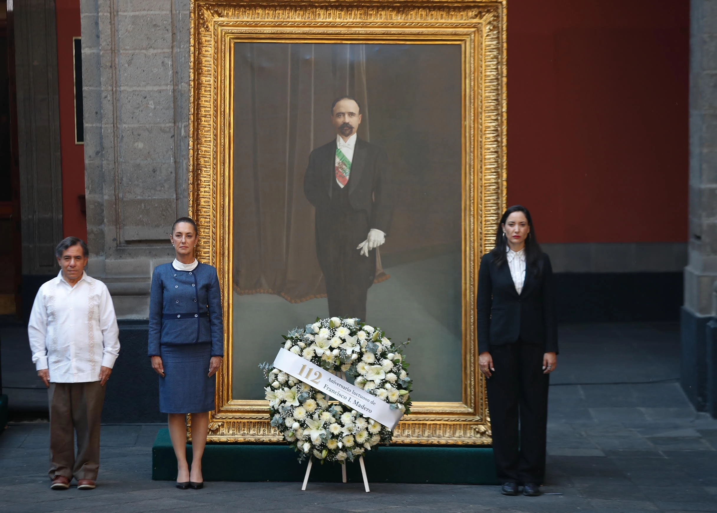Encabeza Sheinbaum homenaje a Madero. La Presidenta encabezó ayer en Palacio Nacional la ceremonia por 112 aniversario luctuoso de Francisco I. Madero, asesinado el 22 de febrero de 1913. Fue el fundador de la democracia en el país, dijo. En la imagen, el director del Instituto Nacional de Estudios Históricos de las Revoluciones de México, Felipe Arturo Ávila Espinosa, y la secretaria de Cultura, Claudia Curiel de Icaza. Foto 
