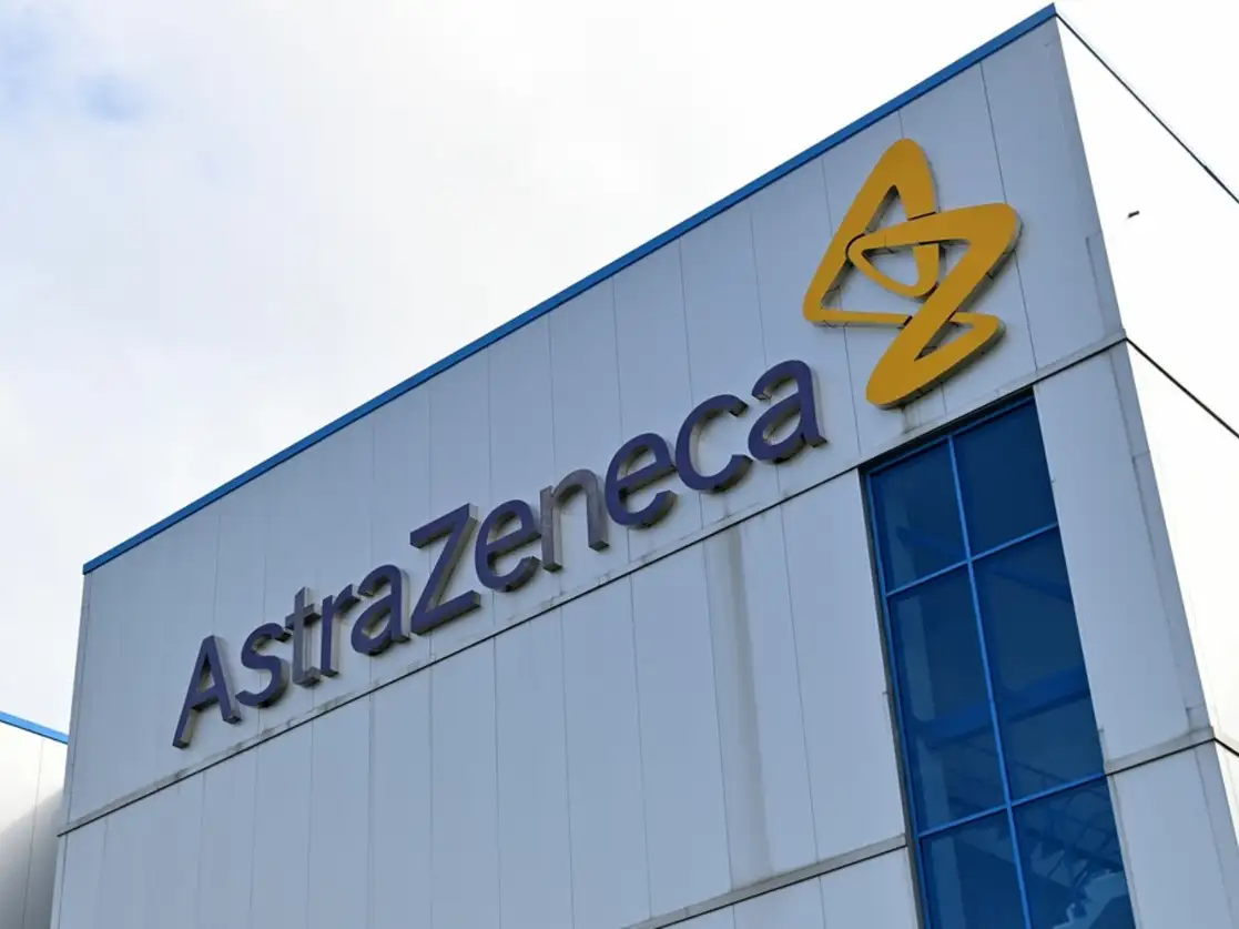 AstraZeneca trabaja en un tratamiento basado en anticuerpos monoclonales, que busca neutralizar el virus del Covid-19. Foto Afp / Archivo