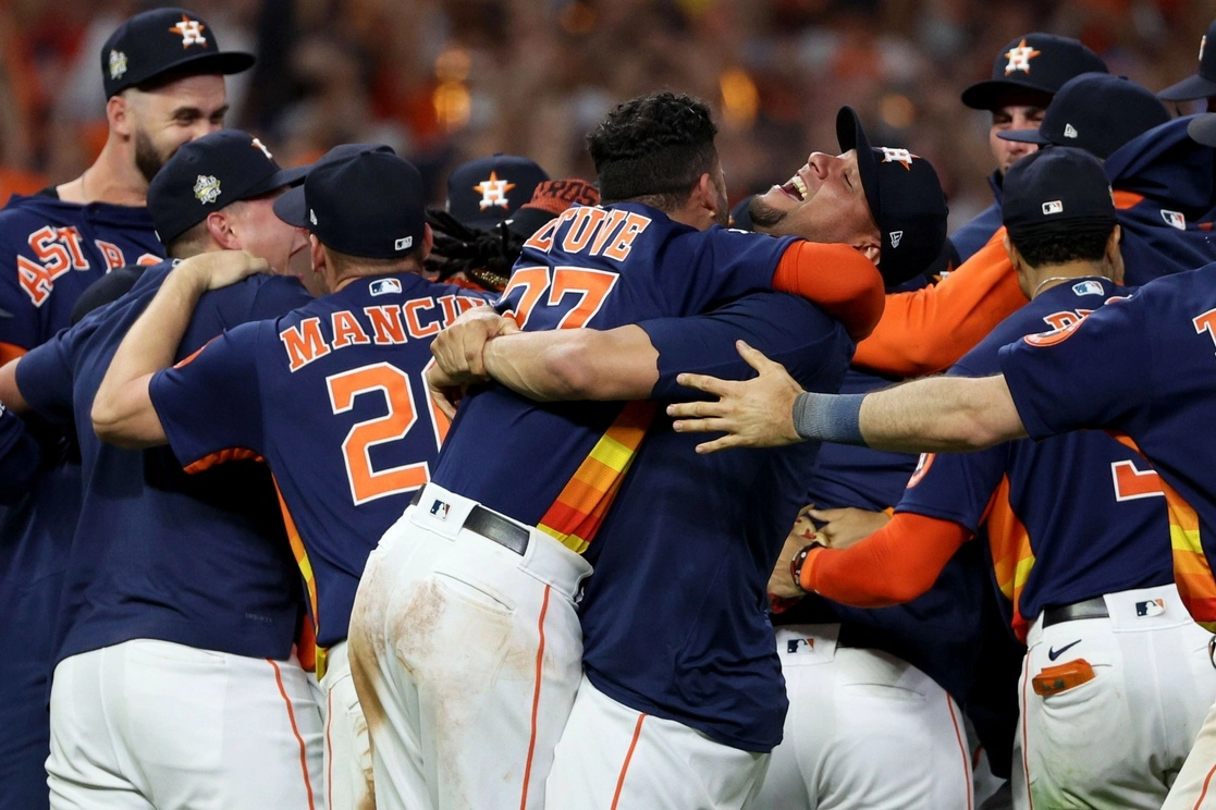 Astros consiguió su segundo título de la MLB tras vencer 4-1 a los Phillies. Foto Afp